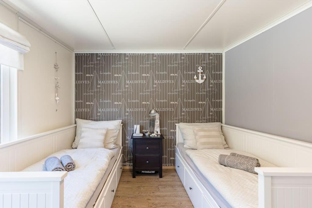 Ocarujuci Houseboat Na Dunaji Братислава Екстериор снимка